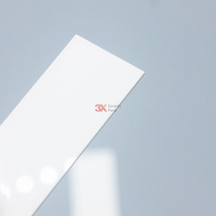 厚度分别为 0.3mm、0.5mm 和 1mm 的氧化锆陶瓷薄片